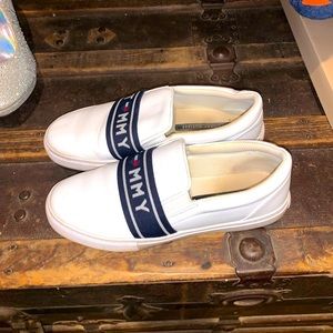 Women’sTommy Hilfiger Size 8